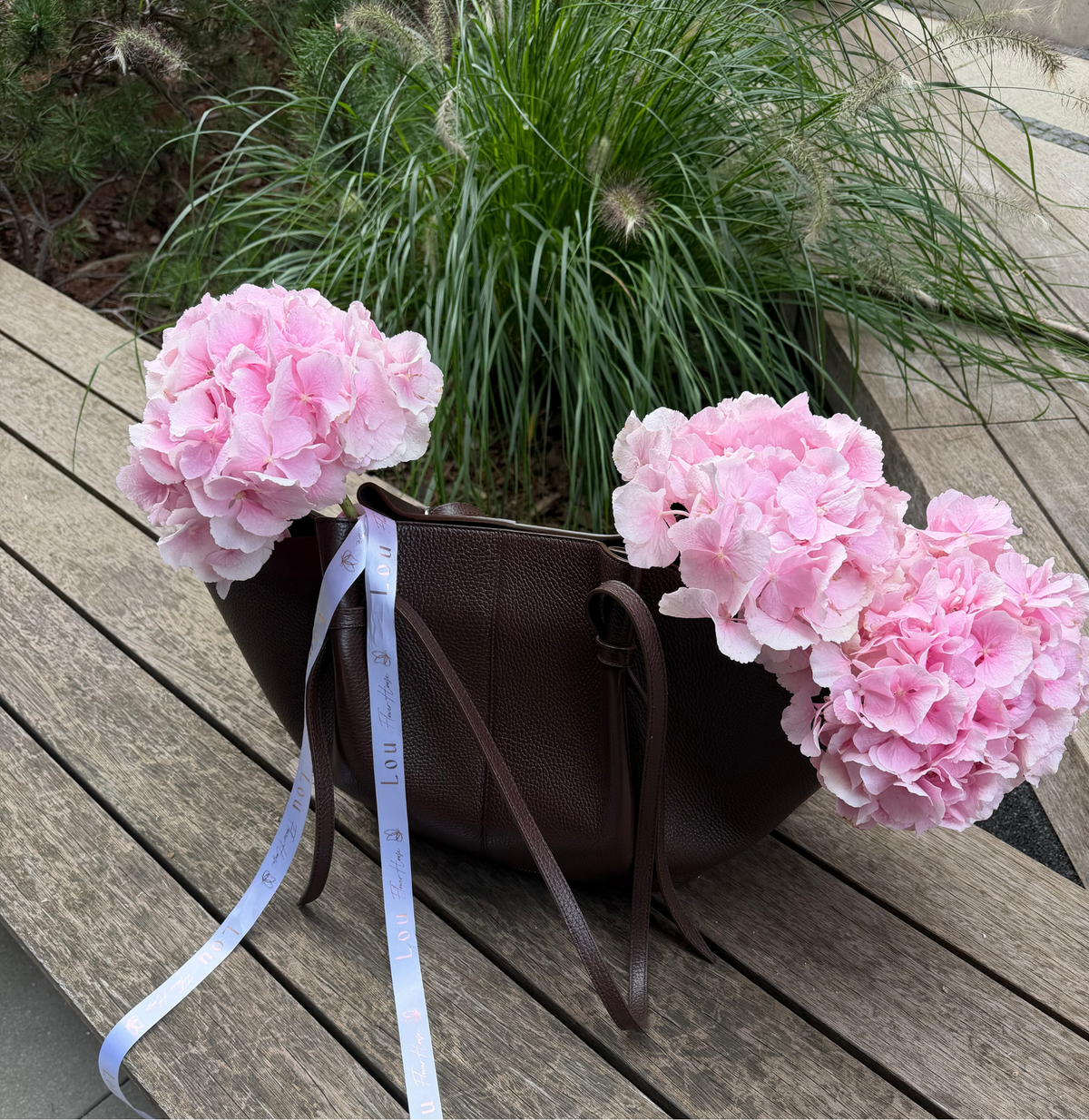 Firmowa torba Lou Flower House z różowymi hortensjami